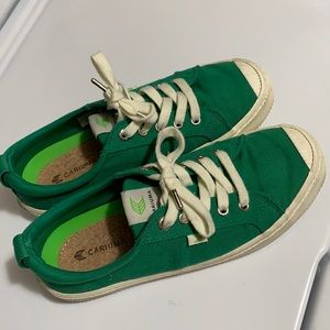 Pantone Green Cariuma canvas sneaker